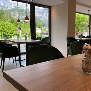Und Frech Hotel